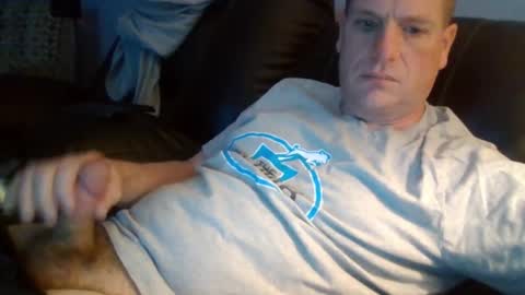 Snapshot of lovetocum37 chatting on 03-11-25, 02:21 lovetocum37 online show from 03-11-25, 02:21