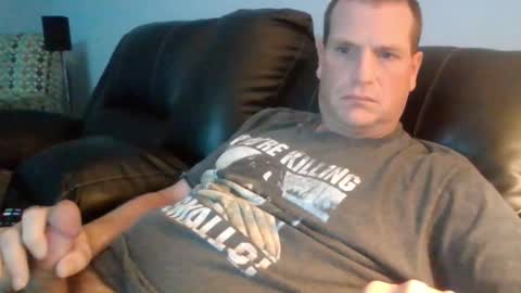 Snapshot of lovetocum37 chatting on 10-29-25, 03:47 lovetocum37 online show from 10-29-25, 03:47