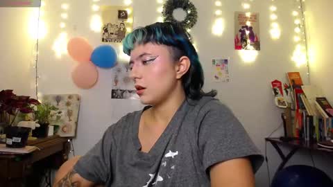 Snapshot of loving_alma chatting on 12-21-25, 01:57 loving_alma online show from 12-21-25, 01:57