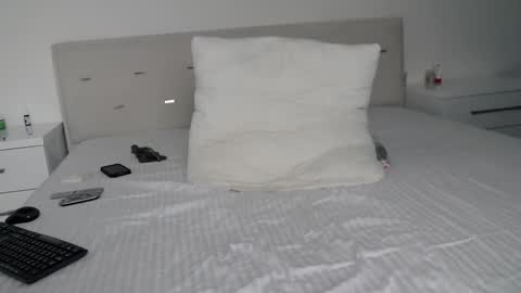 Cristina online show from 03-11-25, 02:07