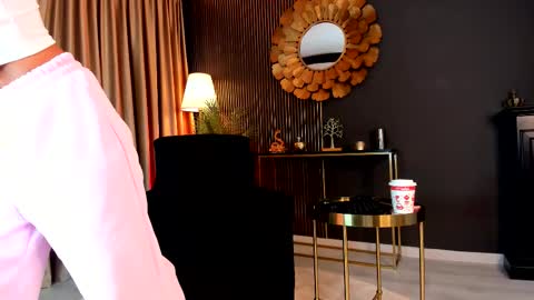 Nora online show from 03-25-26, 04:18