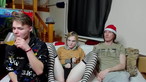 Snapshot of loyasteve chatting on 12-25-24, 02:34 VECTORSTEVEPVT IS OPEN online show from 12-25-24, 02:34