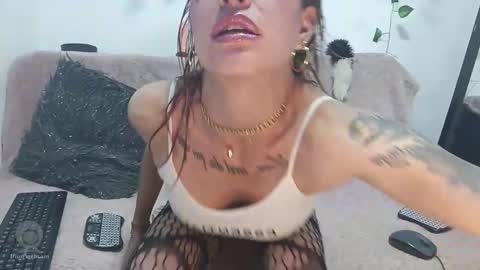 lu_pink online show from 04-27-26, 12:25