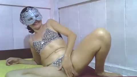 Snapshot of luana42 chatting on 11-05-25, 04:45 Luana online show from 11-05-25, 04:45