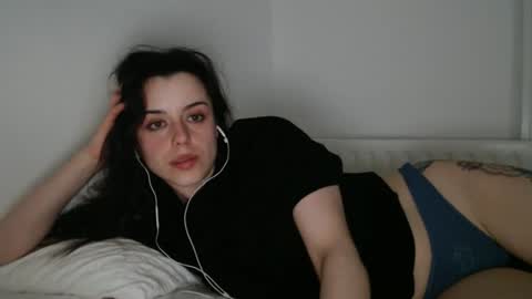 Snapshot of luana789 chatting on 11-01-25, 10:34 luana online show from 11-01-25, 10:34