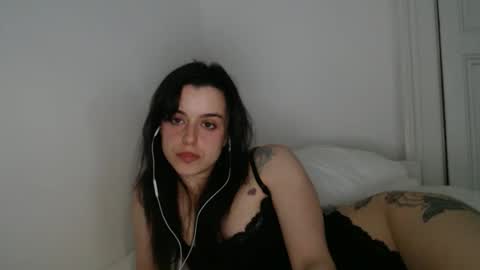 Snapshot of luana789 chatting on 11-23-25, 10:31 luana online show from 11-23-25, 10:31