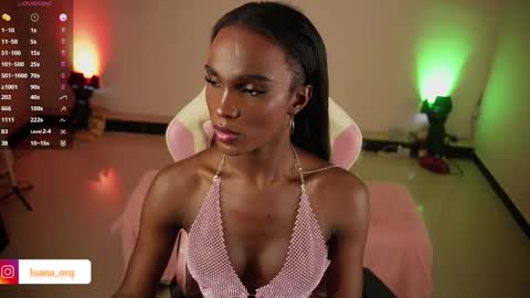 Snapshot of luanarisque chatting on 10-25-25, 12:51 IG luana orq online show from 10-25-25, 12:51