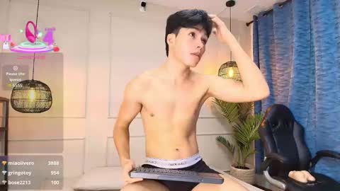 lUAN online show from 11-17-25, 07:41