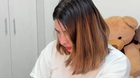 Snapshot of luara__01__lecat_1 chatting on 09-19-25, 01:40 luara__01__lecat_1 online show from 09-19-25, 01:40