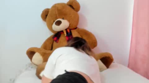 Snapshot of luara__01__lecat_1 chatting on 10-24-25, 07:10 luara__01__lecat_1 online show from 10-24-25, 07:10