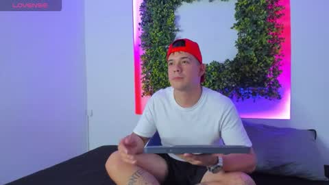 luc_sforza online show from 10-30-25, 01:12