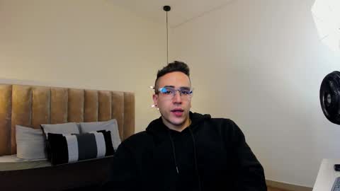 Snapshot of luca_morettii chatting on 09-19-25, 12:17 luca_morettii online show from 09-19-25, 12:17