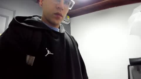 Snapshot of luca_morettii chatting on 10-19-25, 12:06 luca_morettii online show from 10-19-25, 12:06