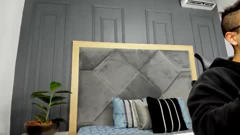 Snapshot of luca_morettii chatting on 10-23-25, 12:15 luca_morettii online show from 10-23-25, 12:15