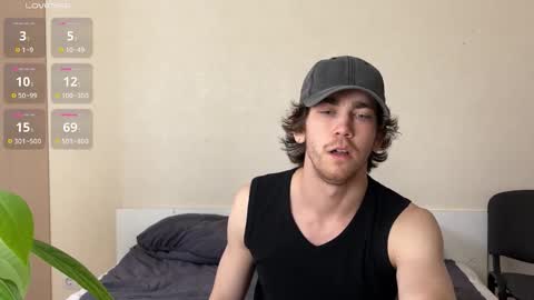 Snapshot of luca_syn chatting on 10-15-25, 10:37 Luca S online show from 10-15-25, 10:37