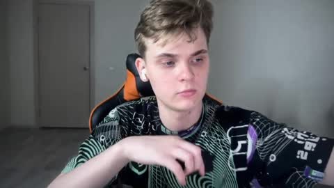 Lucas Gill online show from 12-25-24, 02:13