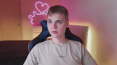 Lucas Gill online show from 09-17-25, 02:46