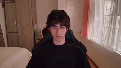 Snapshot of lucas_xo chatting on 09-19-25, 10:21 lucas_xo online show from 09-19-25, 10:21