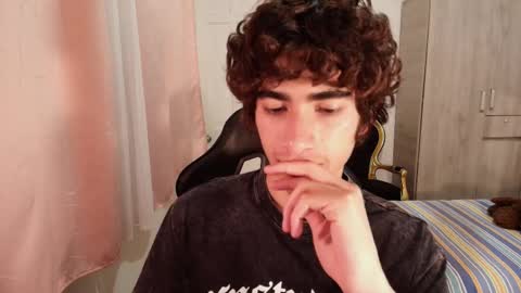 Snapshot of lucas_xo chatting on 10-07-25, 06:21 lucas_xo online show from 10-07-25, 06:21