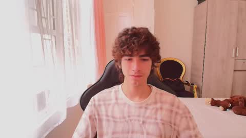 Snapshot of lucas_xo chatting on 10-09-25, 03:43 lucas_xo online show from 10-09-25, 03:43