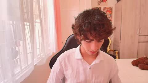 Snapshot of lucas_xo chatting on 10-15-25, 08:42 lucas_xo online show from 10-15-25, 08:42