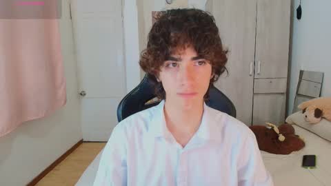 lucas_xo online show from 12-17-25, 01:55