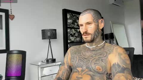 Snapshot of lucasexclusive chatting on 01-06-25, 07:09 lucasexclusive online show from 01-06-25, 07:09