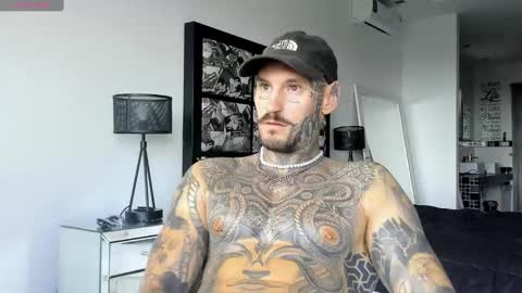 Snapshot of lucasexclusive chatting on 01-10-25, 07:04 lucasexclusive online show from 01-10-25, 07:04