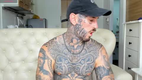 Snapshot of lucasexclusive chatting on 09-17-25, 04:47 lucasexclusive online show from 09-17-25, 04:47