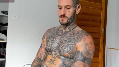 Snapshot of lucasexclusive chatting on 09-25-25, 08:40 lucasexclusive online show from 09-25-25, 08:40