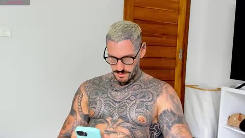 Snapshot of lucasexclusive chatting on 10-12-25, 06:12 lucasexclusive online show from 10-12-25, 06:12