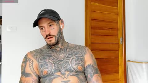 Snapshot of lucasexclusive chatting on 10-22-25, 06:35 lucasexclusive online show from 10-22-25, 06:35