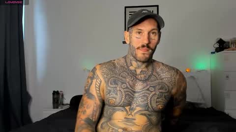 Snapshot of lucasexclusive chatting on 10-31-25, 07:09 lucasexclusive online show from 10-31-25, 07:09