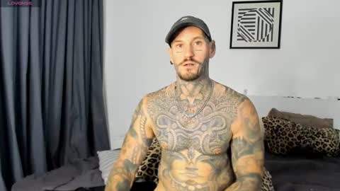 Snapshot of lucasexclusive chatting on 11-24-25, 05:40 lucasexclusive online show from 11-24-25, 05:40