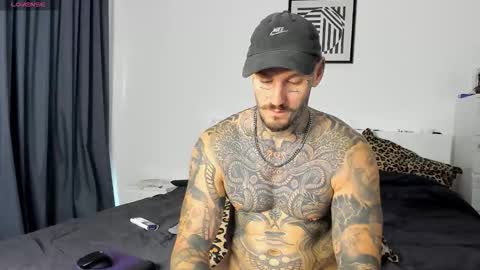 Snapshot of lucasexclusive chatting on 11-25-25, 05:18 lucasexclusive online show from 11-25-25, 05:18