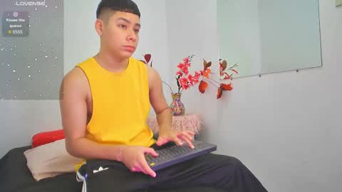 Snapshot of lucastorrez01 chatting on 11-30-25, 02:37 LUCAS TORREZ online show from 11-30-25, 02:37