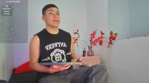 Snapshot of lucastorrez01 chatting on 12-04-25, 03:27 LUCAS TORREZ online show from 12-04-25, 03:27