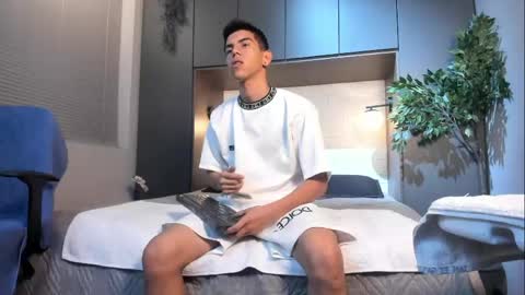 Snapshot of lucca_moreti chatting on 05-27-26, 03:36 Lucca Moreti online show from 05-27-26, 03:36