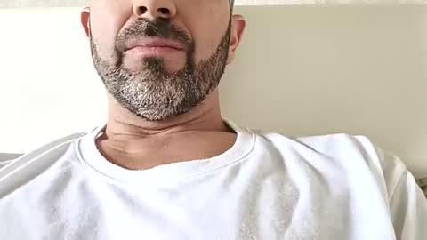 Snapshot of luccazzo79 chatting on 06-06-26, 08:19 luccazzo79 online show from 06-06-26, 08:19