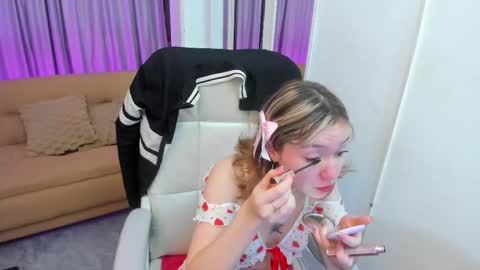 lucia_copper online show from 11-17-25, 12:33