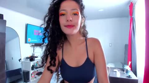 Lucia online show from 11-03-25, 03:57