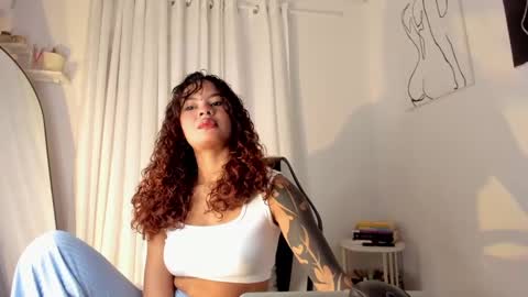 Lucia online show from 01-05-25, 03:13