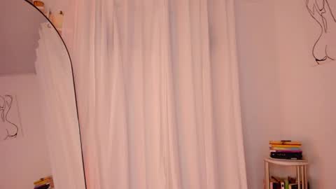 Lucia online show from 01-16-25, 08:57