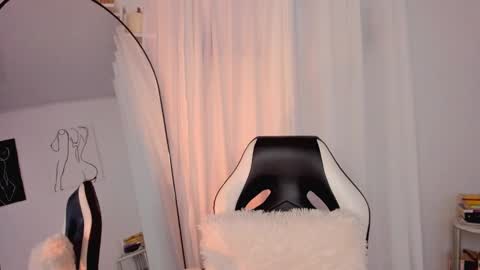 Lucia online show from 01-19-25, 08:41