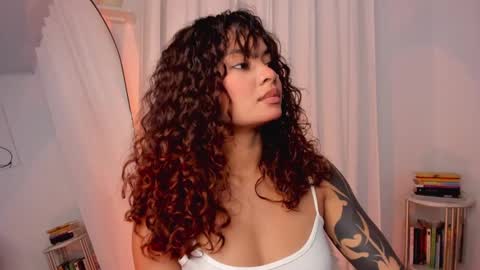 Lucia online show from 02-05-25, 10:33