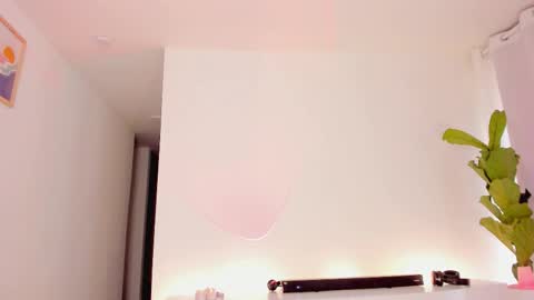 Lucia online show from 10-12-25, 05:01