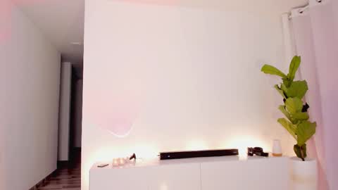 Lucia online show from 10-13-25, 06:08