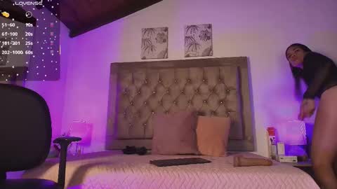 Lucia online show from 11-24-25, 10:42