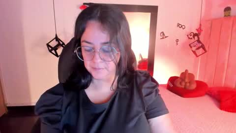 Lucia Vonne online show from 10-19-25, 09:04