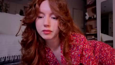 Snapshot of luciacoy chatting on 09-27-25, 04:56 Lucia online show from 09-27-25, 04:56